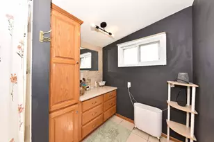 2426 S 73rd St, West Allis, WI 53219 - Photo 17