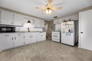 3332 S Burrell St, Milwaukee, WI 53207 - Photo 25