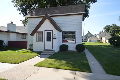 809  Manitoba Ave, South Milwaukee, WI 53172 - Photo 1