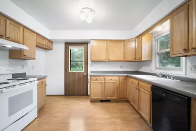 6888  Enge Dr, Newburg, WI 53090 - Photo 5