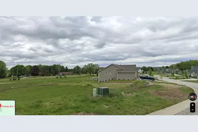 S54W25451  Pebble Brook Ct, Waukesha, WI 53189 - Photo 3