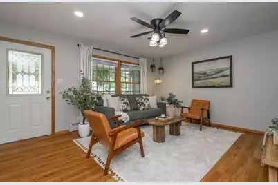 807  Meadowbrook Dr, West Bend, WI 53090 - Photo 5