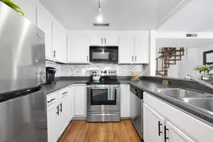 1633 N Prospect Ave, Milwaukee, WI 53202 - Photo 7