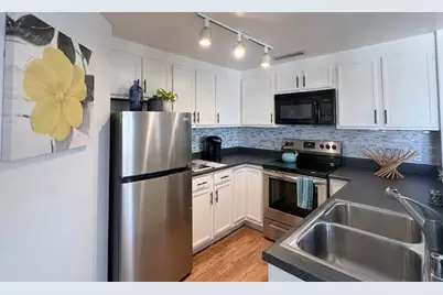 1633 N Prospect Ave #5D, Milwaukee, WI 53202 - Photo 1