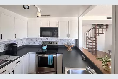 1633 N Prospect Ave #5D, Milwaukee, WI 53202 - Photo 3