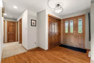 1905 Hickory Ln, Oshkosh, WI 54901 - Photo 3