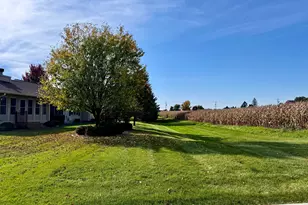 N66W15400 Raven Way Dr, Menomonee Falls, WI 53051 - Photo 3