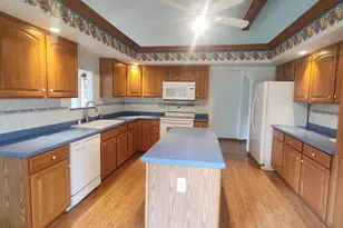 N66W15400 Raven Way Dr, Menomonee Falls, WI 53051 - Photo 11