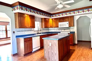 N66W15400 Raven Way Dr, Menomonee Falls, WI 53051 - Photo 9
