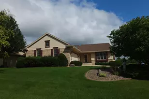 N66W15400 Raven Way Dr, Menomonee Falls, WI 53051 - Photo 1