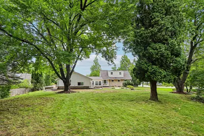 W73N917  London Ct, Cedarburg, WI 53012 - Photo 1