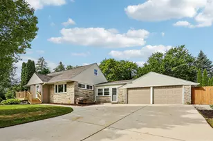 W73N917 London Ct, Cedarburg, WI 53012 - Photo 1