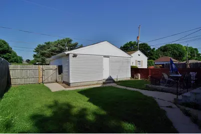 1755 S 73rd St, West Allis, WI 53214 - Photo 13