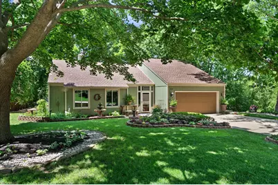 717  Mansfield Cir, Hartland, WI 53029 - Photo 1