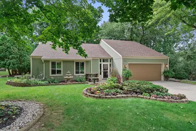 717  Mansfield Cir, Hartland, WI 53029 - Photo 3