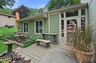 717 Mansfield Cir, Hartland, WI 53029 - Photo 17