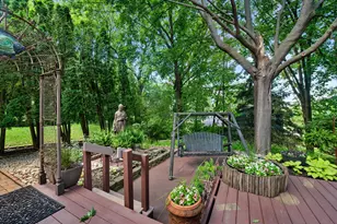 717 Mansfield Cir, Hartland, WI 53029 - Photo 11