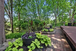 717 Mansfield Cir, Hartland, WI 53029 - Photo 9