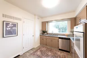 4041 N Bartlett Ave, Shorewood, WI 53211 - Photo 9