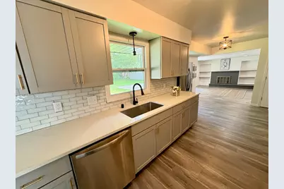8008  Gina Dr, Racine, WI 53406 - Photo 11