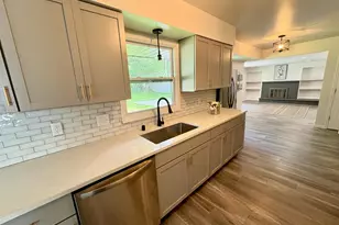 8008 Gina Dr, Racine, WI 53406 - Photo 11