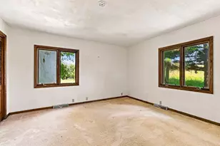 W340N9005 Townline Rd, Lac La Belle, WI 53066 - Photo 9