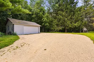 W340N9005 Townline Rd, Lac La Belle, WI 53066 - Photo 15