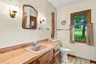W340N9005 Townline Rd, Lac La Belle, WI 53066 - Photo 11