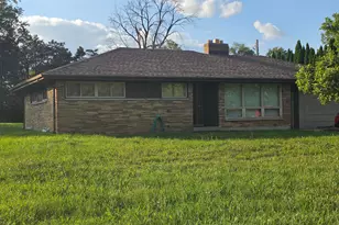 6747 N Santa Monica Blvd, Fox Point, WI 53217 - Photo 1
