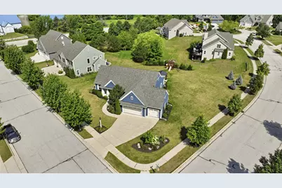 1724  Moccasin Trl, Waukesha, WI 53189 - Photo 63