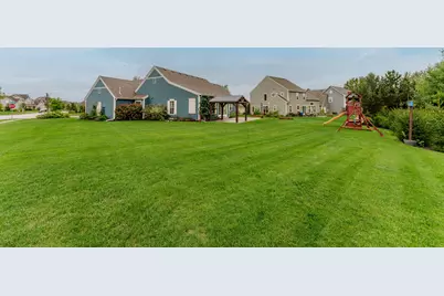 1724  Moccasin Trl, Waukesha, WI 53189 - Photo 79