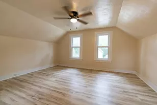 237 Waverly Pl, Waukesha, WI 53186 - Photo 9