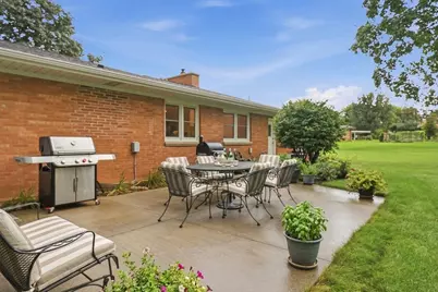 2445  Buena Vista Dr, Brookfield, WI 53045 - Photo 37