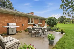 2445 Buena Vista Dr, Brookfield, WI 53045 - Photo 37