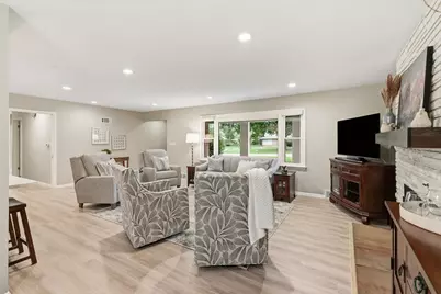2445  Buena Vista Dr, Brookfield, WI 53045 - Photo 17