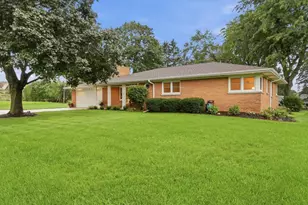 2445 Buena Vista Dr, Brookfield, WI 53045 - Photo 3