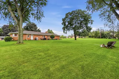2445  Buena Vista Dr, Brookfield, WI 53045 - Photo 41