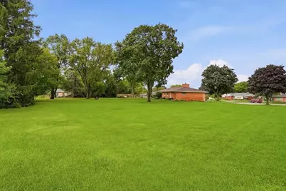 2445  Buena Vista Dr, Brookfield, WI 53045 - Photo 39
