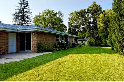 W140N7250  Lilly Rd, Menomonee Falls, WI 53051 - Photo 5