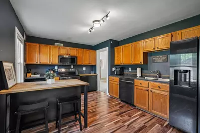 647 S 105th St, West Allis, WI 53214 - Photo 5