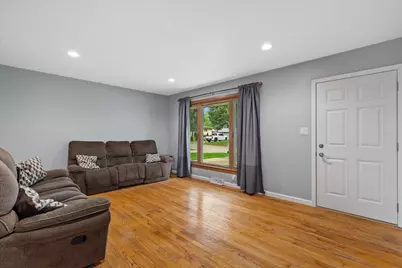 10425 W Terra Ave, Milwaukee, WI 53224 - Photo 9