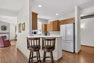 5333 S Butterfield Way, Greenfield, WI 53221 - Photo 7