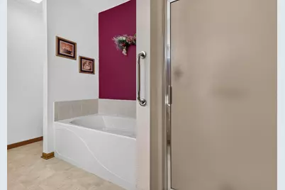 5333 S Butterfield Way, Greenfield, WI 53221 - Photo 17
