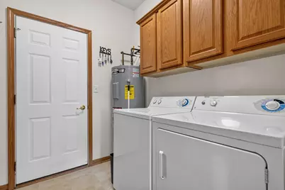 5333 S Butterfield Way, Greenfield, WI 53221 - Photo 21