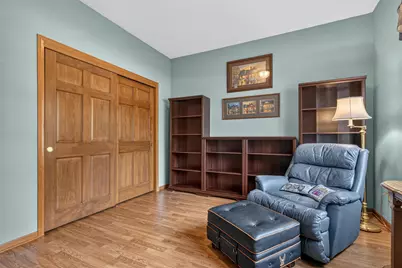 5333 S Butterfield Way, Greenfield, WI 53221 - Photo 13