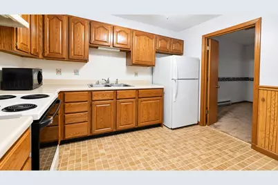 1442  Woodchuck Ct #102, Racine, WI 53406 - Photo 5