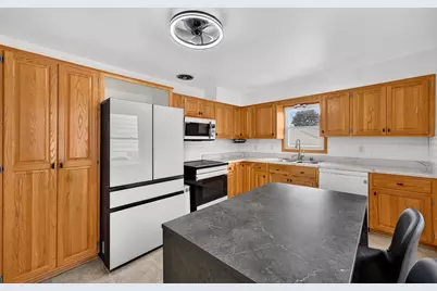 3026 S 41st St, Milwaukee, WI 53215 - Photo 15
