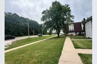 8895 N Swan Rd #G, Milwaukee, WI 53224 - Photo 3
