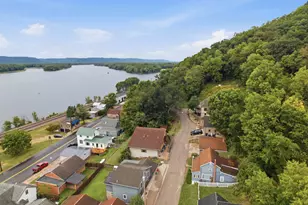 142 Washinton St, Fountain City, WI 54629 - Photo 23