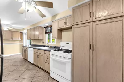 301 E 4 Mile Rd, Racine, WI 53402 - Photo 29